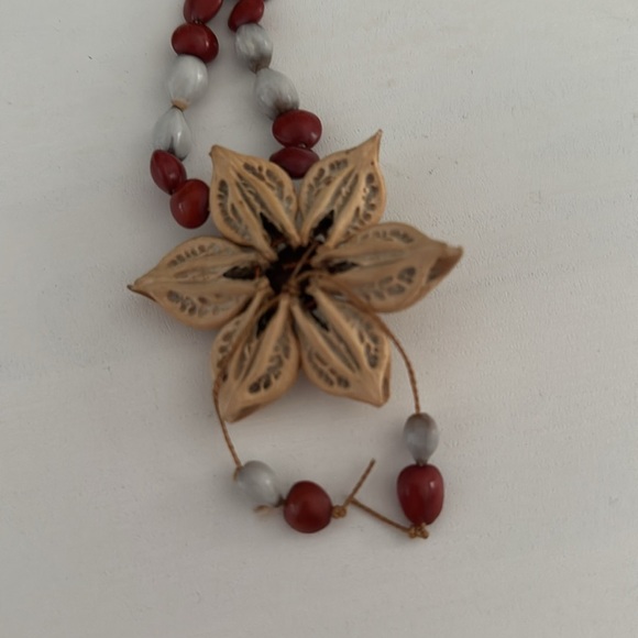 Artisan Made Statement Necklace from Grand Cayman - Picture 5 of 7